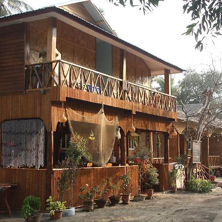נסאונג Soe Ko Ko Beach House & Restaurant מראה חיצוני תמונה
